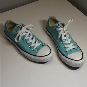 Light blue/ aqua low top converse